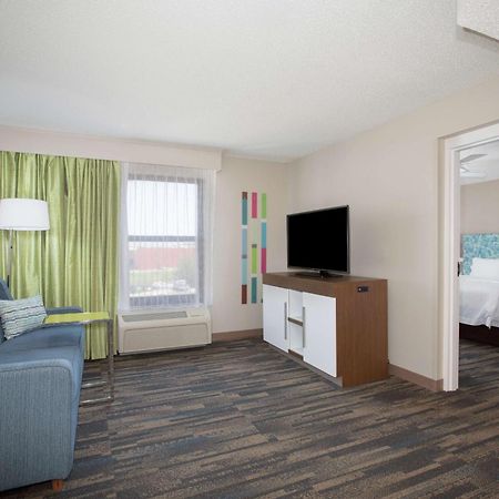 Hampton Inn & Suites Kansas City-Merriam Екстер'єр фото