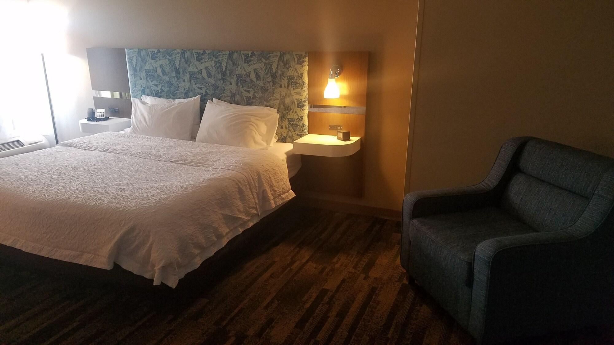 Hampton Inn & Suites Kansas City-Merriam Екстер'єр фото