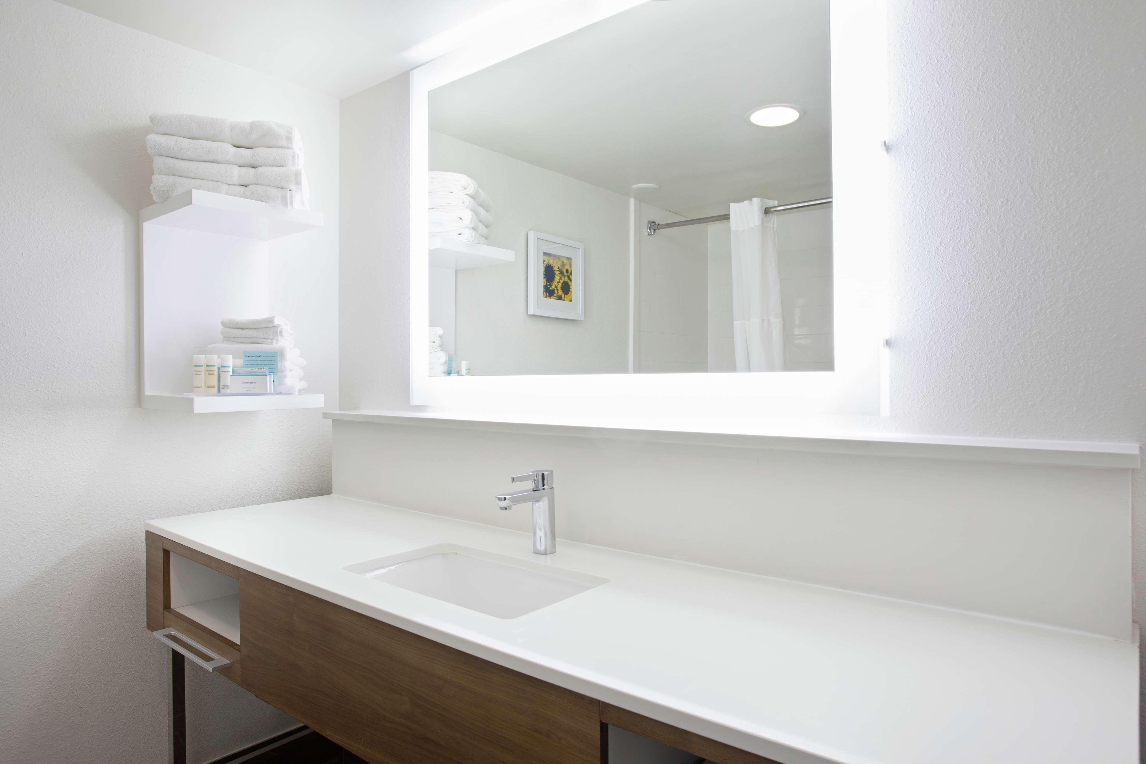 Hampton Inn & Suites Kansas City-Merriam Екстер'єр фото