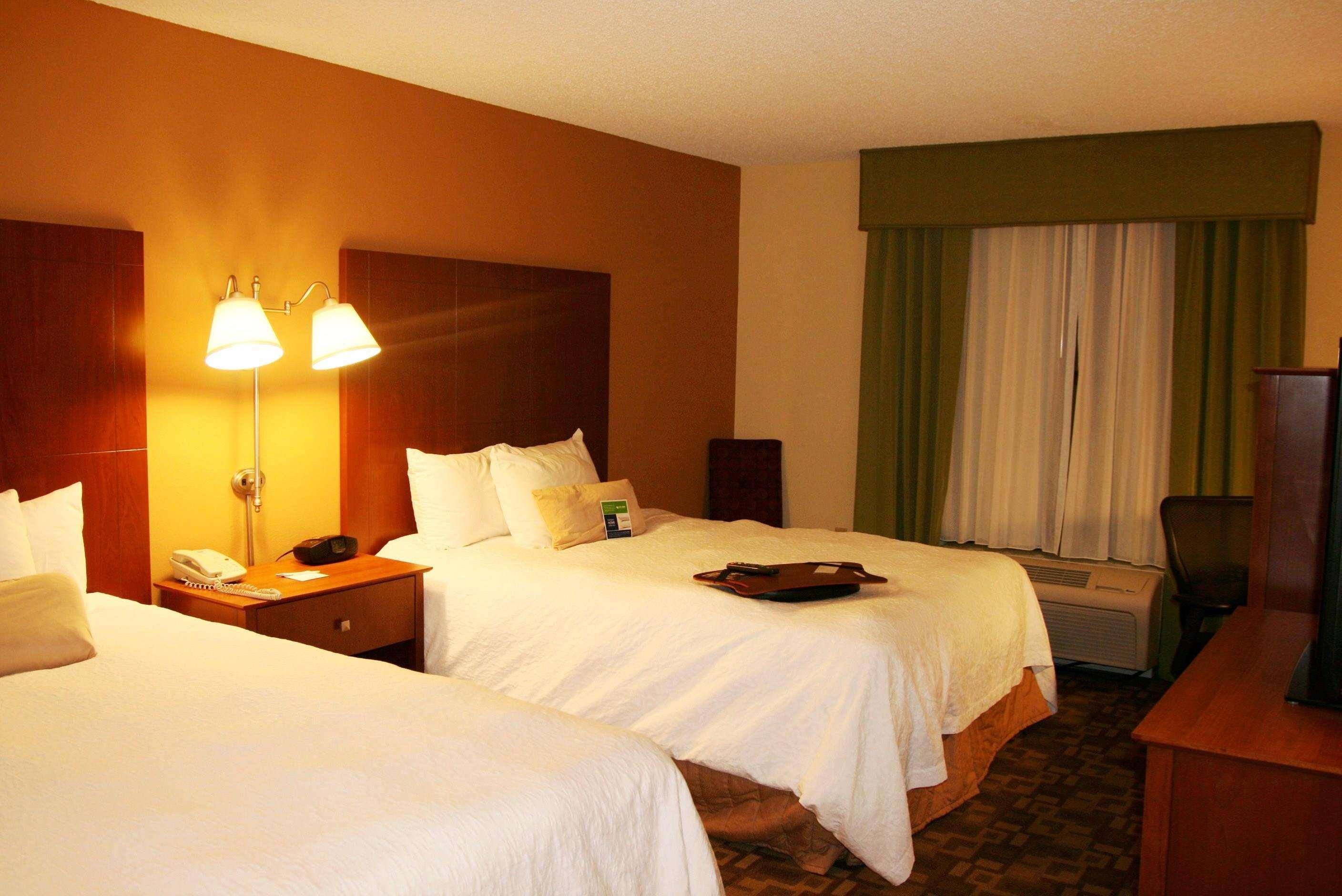 Hampton Inn & Suites Kansas City-Merriam Екстер'єр фото