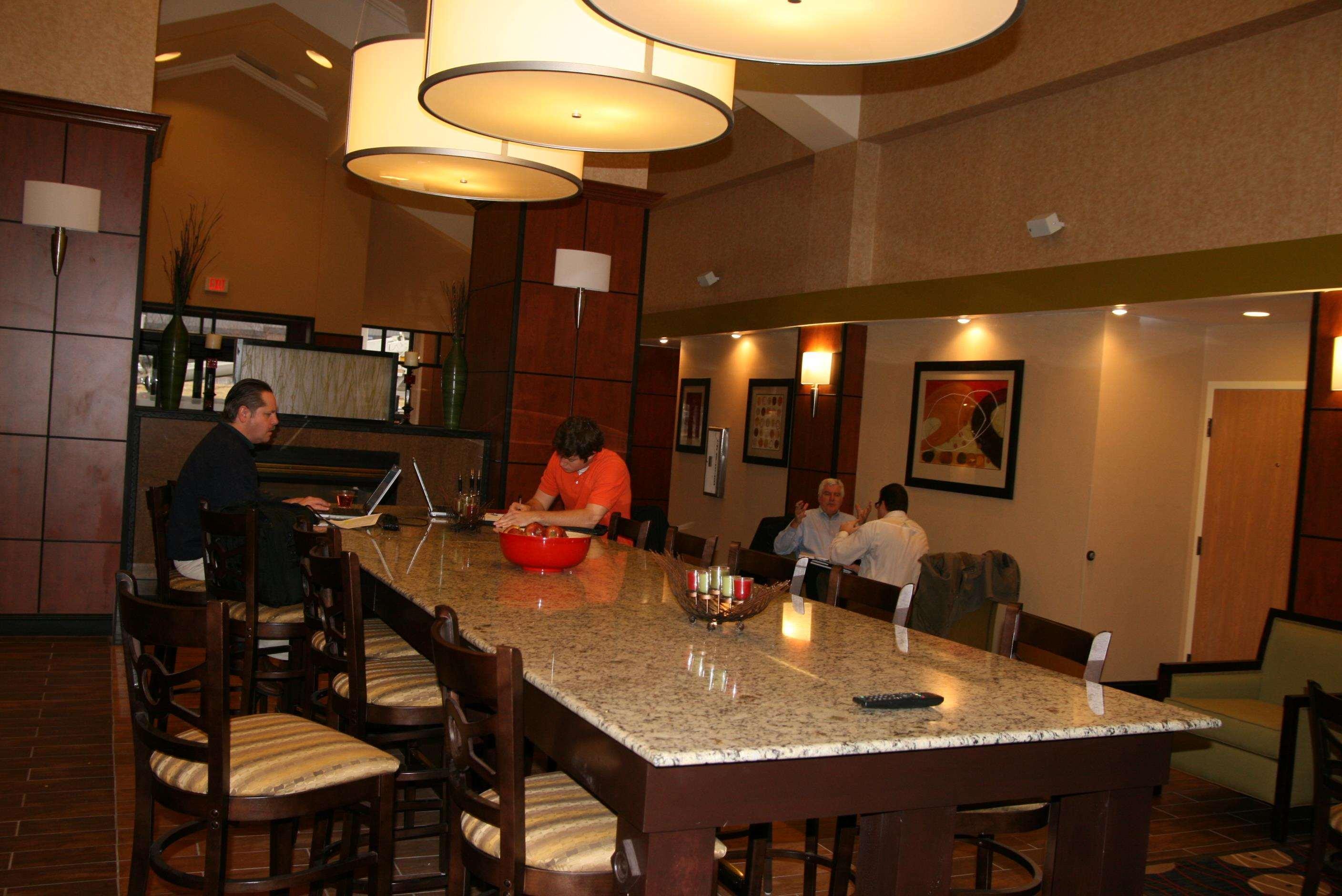 Hampton Inn & Suites Kansas City-Merriam Ресторан фото