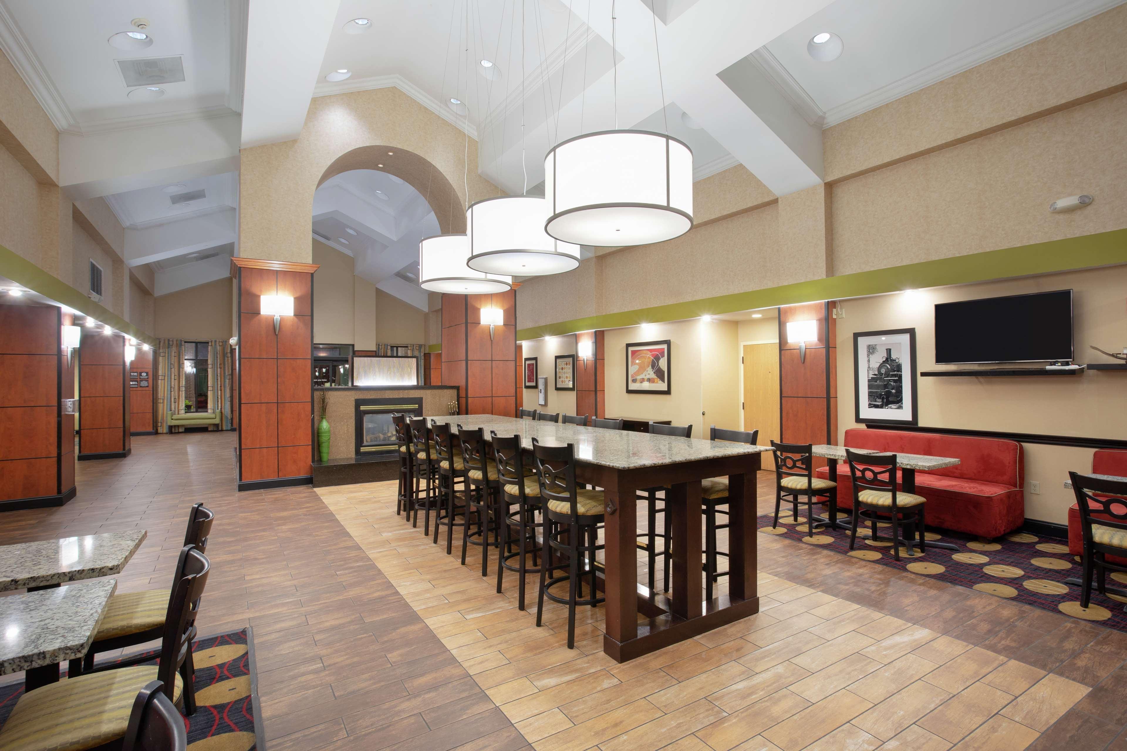 Hampton Inn & Suites Kansas City-Merriam Екстер'єр фото
