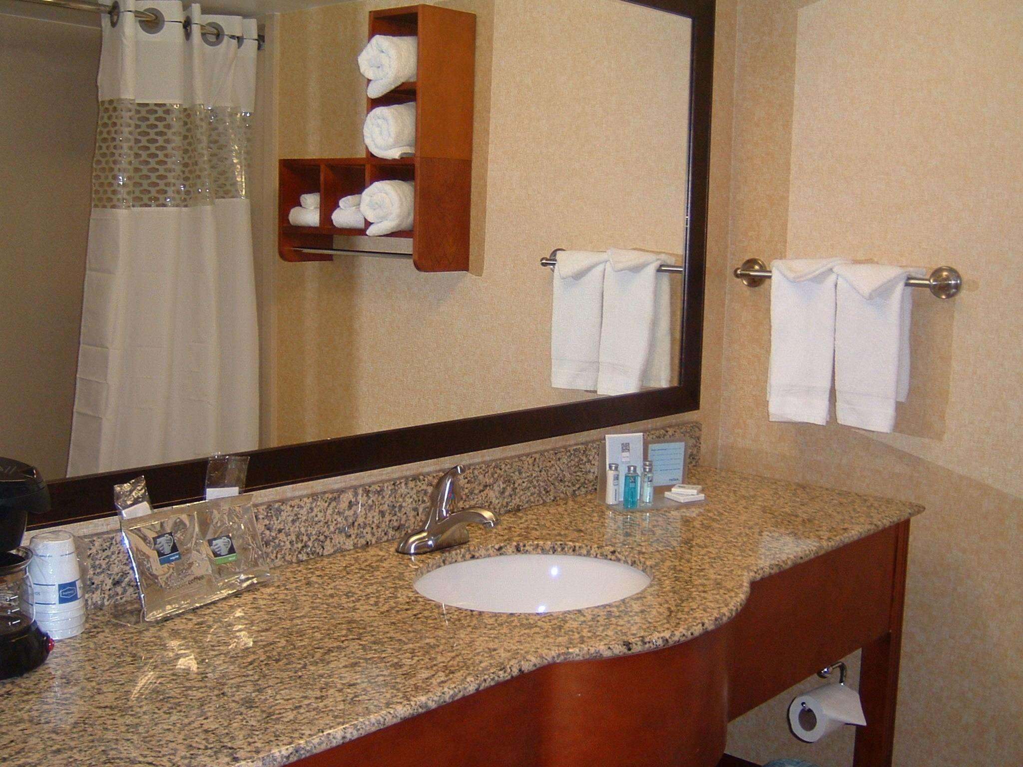 Hampton Inn & Suites Kansas City-Merriam Екстер'єр фото