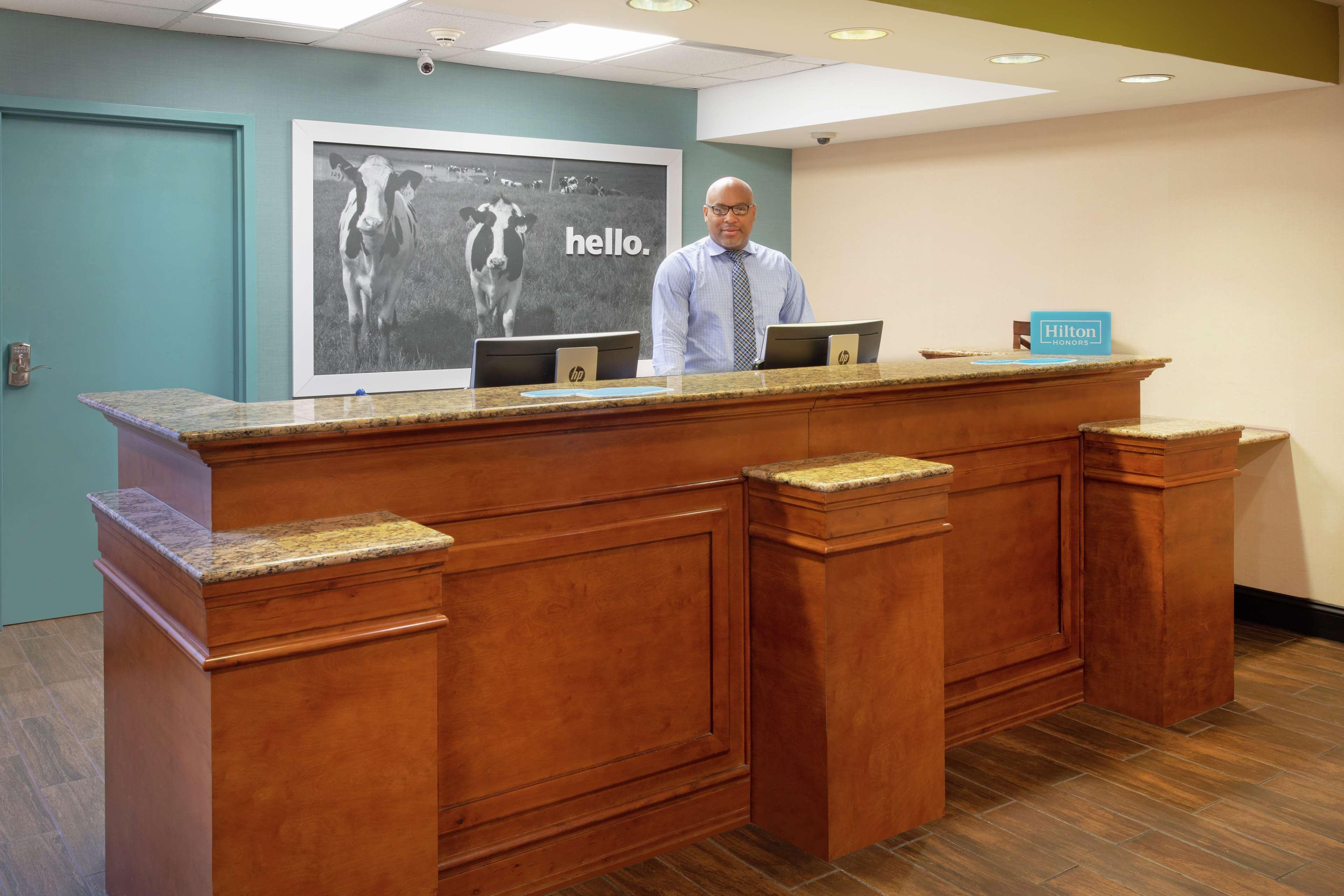 Hampton Inn & Suites Kansas City-Merriam Екстер'єр фото