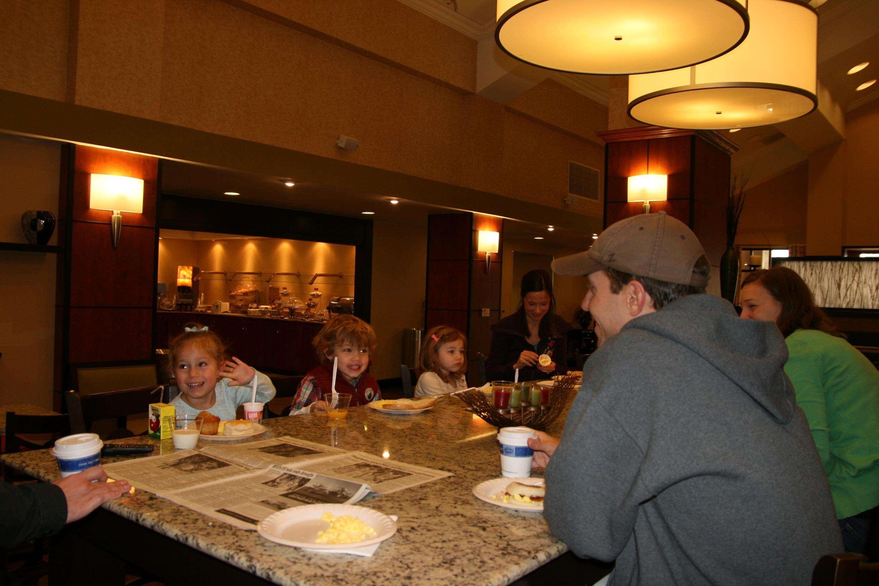 Hampton Inn & Suites Kansas City-Merriam Екстер'єр фото