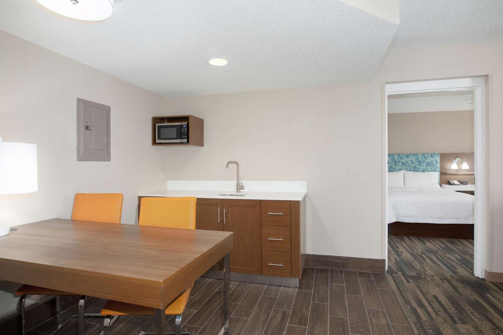 Hampton Inn & Suites Kansas City-Merriam Екстер'єр фото