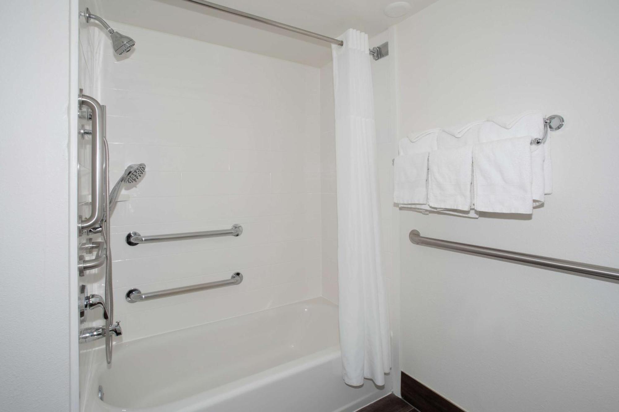 Hampton Inn & Suites Kansas City-Merriam Екстер'єр фото